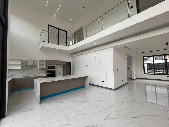 Casa modelo Curridabat — diseño moderno con espacios abiertos en La Fortuna