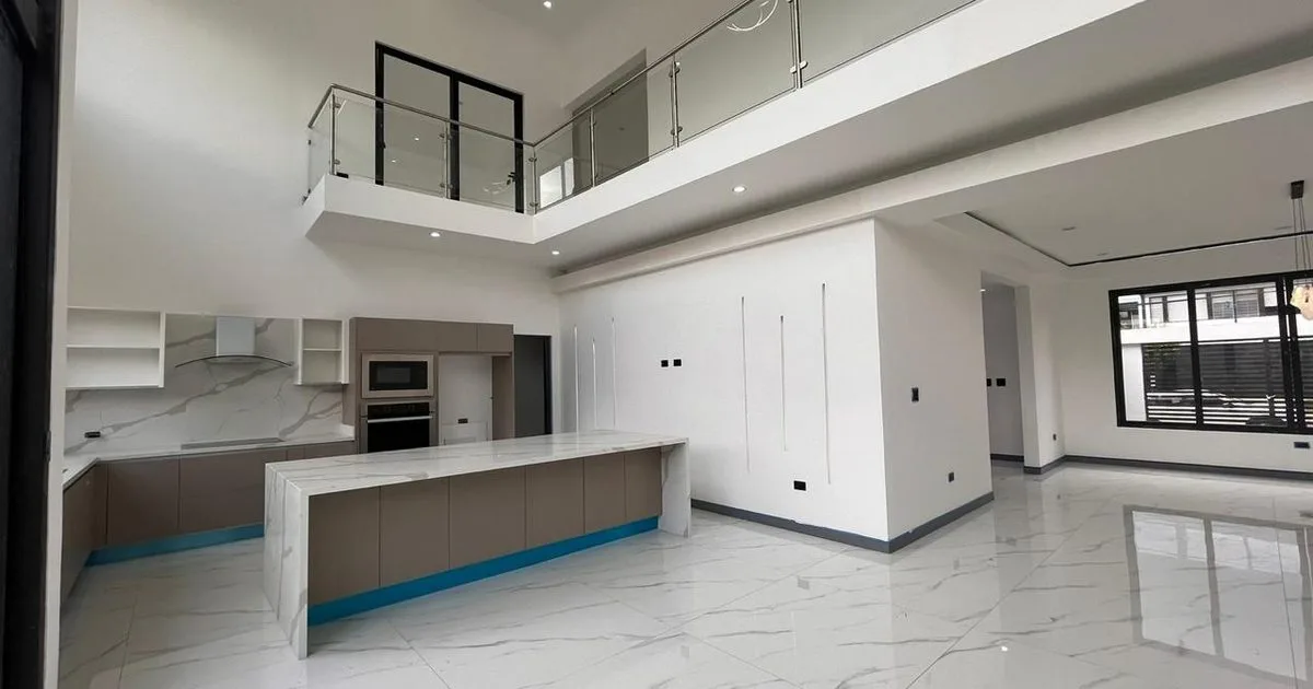Construcción residencial en La Fortuna de San Carlos con permisos municipales al día