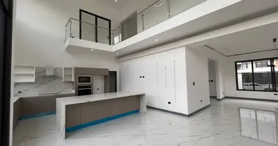 Construcción residencial en La Fortuna de San Carlos con permisos municipales al día