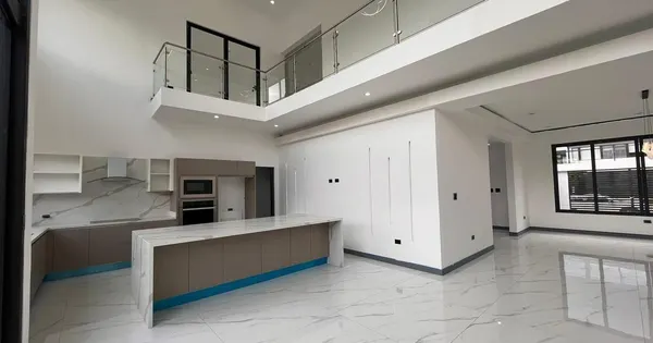 Construcción residencial en La Fortuna de San Carlos con permisos municipales al día